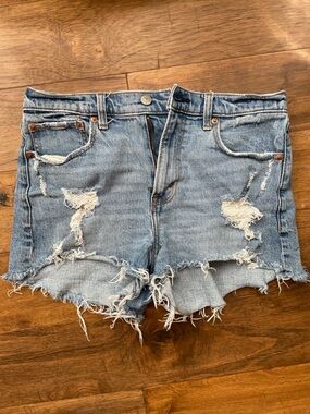 Abercrombie The Mom Short mid rise Curve Love jean shorts